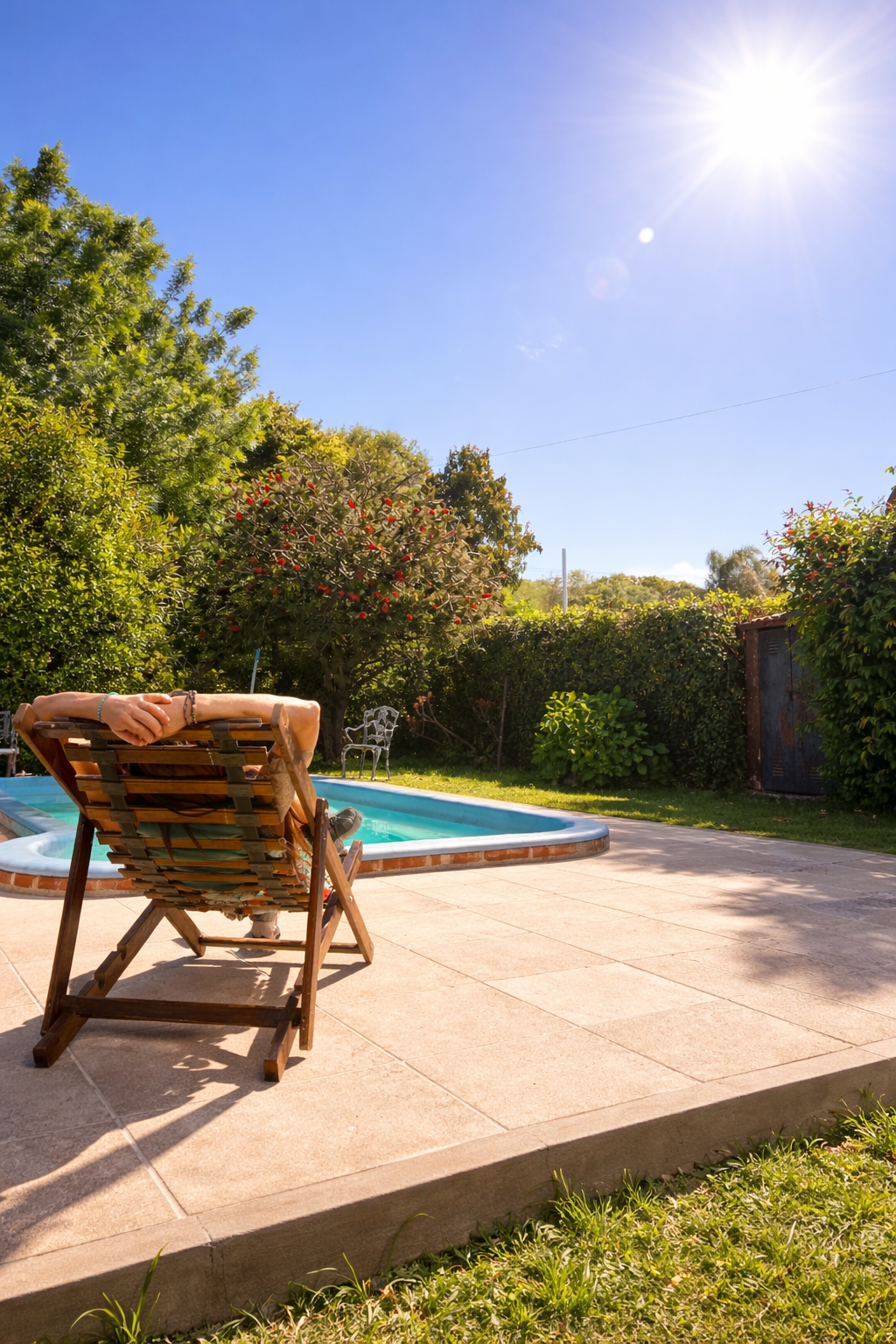 Cabañas El Solcito - pileta y jardín